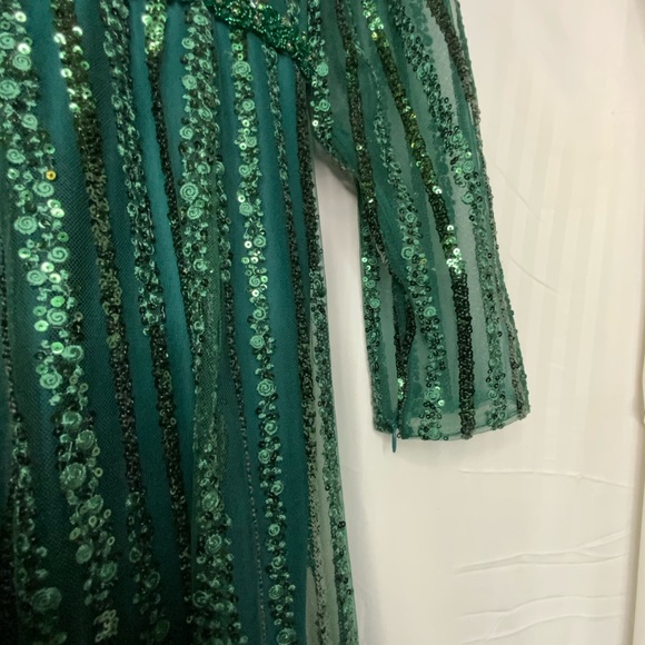 MAC DUGGAL Long Sleeve Sequin Emerald Green Gown - Picture 5 of 12